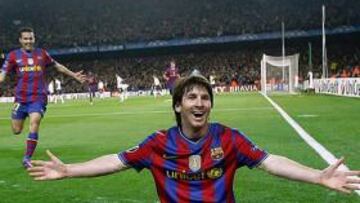 <b>EXULTANTE. </b>Messi, junto a un córner, celebra con la grada el segundo de sus cuatro goles al Arsenal. Pedro, detrás, corre a felicitarle. Fue la gran noche de Leo.