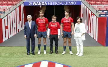 Enrique Cerezo, José Luis Martínez Almeida y Mirella Ruiz, con Manu Ordad y David Vinuesa, de la Selección.