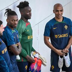 La Federación lusa condena los silbidos a Joao Mario y Leão en el partido de Portugal