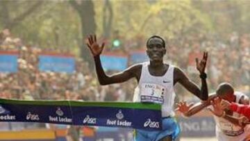 <B>AL ESPRINT.</B> Después de algo más de 42 minutos, el ganador en Nueva York se ha decidido al esprint.