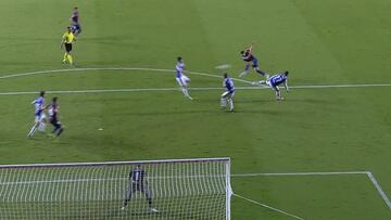 Jugador de Levante imit車 a Zidane con esta gran volea