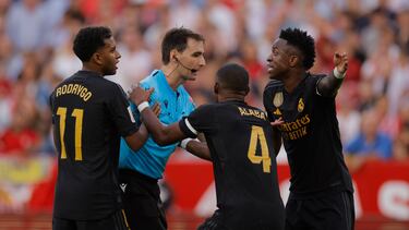 21/10/23 PARTIDO PRIMERA DIVISION
SEVILLA - REAL MADRID
PROTESTA VINICIUS ARBITRO DE BURGOS BENGOETXEA
