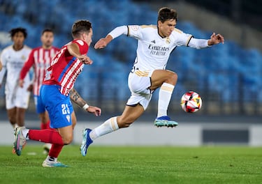 Tras el salto desde el juvenil al Castilla en 2023, Gonzalo García se afianza en el filial del Real Madrid, demostrando su calidad y olfato goleador.