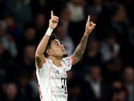 Soccer Football - UEFA Champions League - Paris St Germain v Bayern Munich - Parc des Princes, Paris, France - November 4, 2025 Bayern Munich's Luis Diaz celebrates scoring their second goal REUTERS/Gonzalo Fuentes TPX IMAGES OF THE DAY