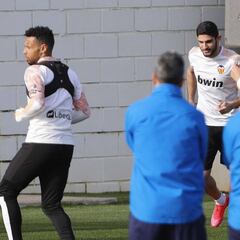 Gonçalo Guedes vuelve a una convocatoria 122 días después