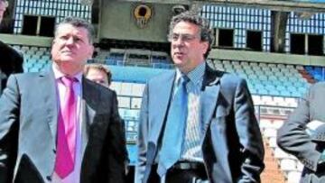 <b>EN BARCELONA. </b>Enrique Ortiz y Juan José Huerga están en la ciudad condal para cerrar el traspaso de Abel Aguilar.