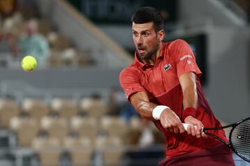 Serbia's Novak Djokovic plays a backhand return to Italy's Lorenzo Musetti during their men's singles match on Court Philippe-Chatrier on day seven of the French Open tennis tournament at the Roland Garros Complex in Paris on June 2, 2024. (Photo by Emmanuel Dunand / AFP)