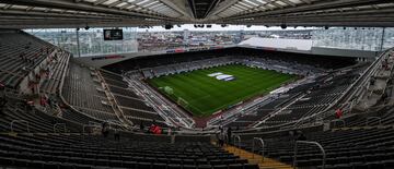 El St James' Park, por razones de patrocinio Sports Direct Arena,1 es un estadio de fútbol situado en la ciudad de Newcastle-upon-Tyne, perteneciente al condado metropolitano de Tyne y Wear en el noreste de Inglaterra en el Reino Unido. Sirve de sede habitual al Newcastle United Football Club que juega en la Premier League. El 2 de abril de 2007, el club realizó la propuesta de ampliación del estadio hasta 60.000 espectadores, así como la construcción de un centro de convenciones, hoteles y apartamentos de lujo, todo ello con un presupuesto de 300 millones de libras. Tras la compra del club por parte del millonario Mike Ashley en 2007, este anunció que la ampliación del estadio no era una prioridad, aunque si realizó mejoras en los palcos y otras zonas del estadio. Debido a que el estadio nunca llegaba a completar su aforo, siendo la asistencia media de aproximadamente 45.000 espectadores.