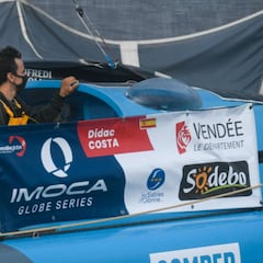 El silencio y las mascarillas marcan la salida de la carrera