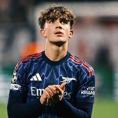 Dowman se convierte en el debutante más joven: ¿Qué hacían algunas leyendas a esa edad?