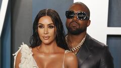 Kim Kardashian y Kanye West en la fiesta Vanity Fair, en Beverly Hills, California (EE.UU). 
