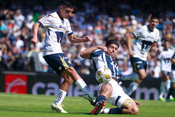 Pumas' midfielder #07 Rodrigo Lopez (L) and Monterrey's defender #04 Victor Guzman fight for the ball during the Liga MX Apertura tournament quarterfinal second leg football match between Pumas and Monterrey at the Olimpico Universitario stadium in Mexico City on December 1, 2024. (Photo by Victor Cruz / AFP)