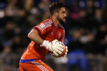 Futbol, Universidad Catolica vs Universidad de Chile.
Copa Chile 2016.
El jugador de Universidad de Chile Fernando de Paul controla el balon durante el partido de ida de los cuartos de final de la Copa Chile contra Universidad Catolica disputado en el estadio San Carlos de Apoquindo de Santiago, Chile.
19/10/2016
Paul Plaza/Photosport******

Football, Universidad Catolica vs Universidad de Chile.
Copa Chile Championship 2016.
Universidad de Chile's player Fernando de Paul controls the ball during the Copa Chile Championship quarter final, first leg, football match against Universidad Catolica at the San Carlos stadium in Santiago, Chile.
19/10/2016
Paul Plaza/Photosport