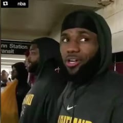 Revuelo en Nueva York: LeBron y los suyos viajando en el metro