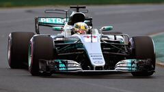 Lewis Hamilton takes pole in Australian GP