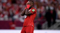 Luis Advíncula, un mes para olvidar