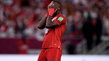 DOHA, QATAR - JUNE 13: Luis Advincula of Peru reacts after missing a penalty shootout goal in the 2022 FIFA World Cup Playoff match between Australia Socceroos and Peru at Ahmad Bin Ali Stadium on June 13, 2022 in Doha, Qatar. (Photo by Joe Allison/Getty Images)