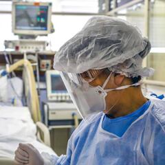 Una mujer regresa a casa sin un pulmón tras pasar la COVID-19