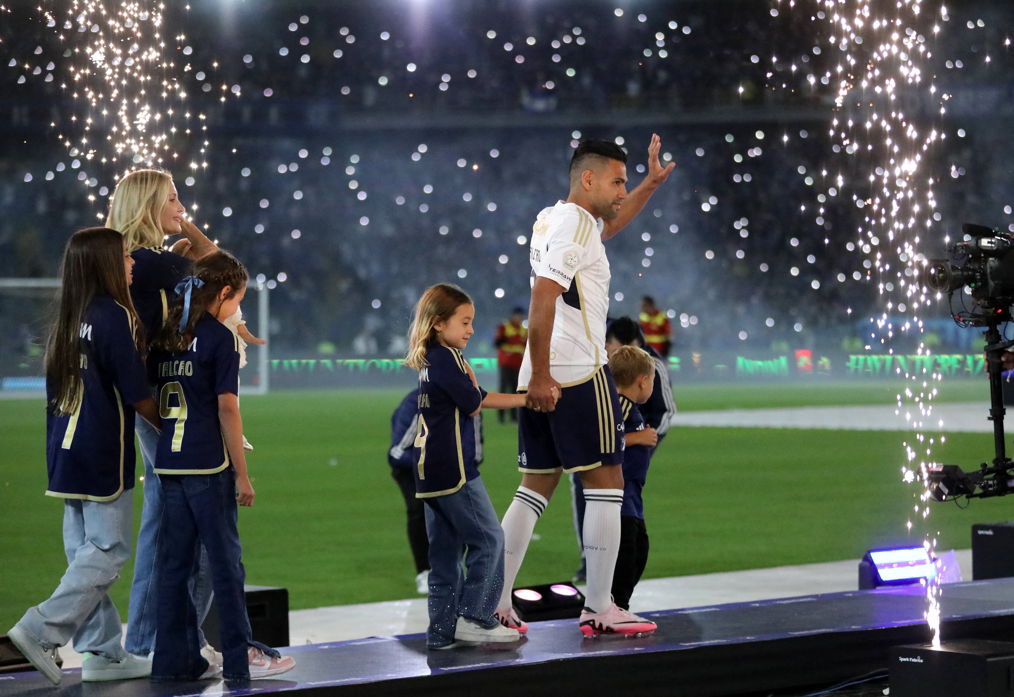 Falcao ante su gente: 30 mil hinchas de Millonarios le dieron la bienvenida