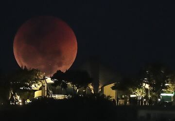 Imagen del eclipse lunar con luna de sangre 2018 desde Río de Janeiro, Brasil. 