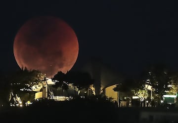 Imagen del eclipse lunar con luna de sangre 2018 desde Río de Janeiro, Brasil. 