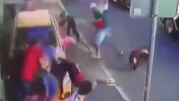 Taxista de Moscú atropellando a varias personas.