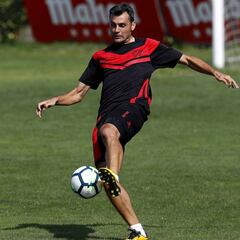 Manucho y Dorado continúan trabajando al margen