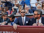 Sergio Ramos y jugadores del Real Madrid en las Ventas en el Día de la Hispanidad