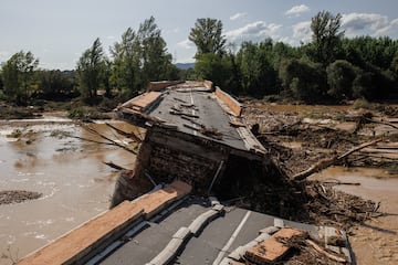 Zona inundada por el río Alberche en Escalona, Toledo, Castilla La-Mancha (España). Dos personas se encuentran desaparecidas desde la madrugada de este lunes después de que se precipitaran de un vehículo a este mismo río, el Alberche a la altura de Aldea del Fresno, en Madrid.