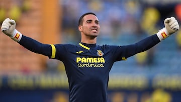 VILLAREAL, SPAIN - MAY 16: Sergio Asenjo of Villarreal CF celebrates after their side&#039;s fourth goal scored by Carlos Bacca (Not pictured) during the La Liga Santander match between Villarreal CF and Sevilla FC at Estadio de la Ceramica on May 16, 202