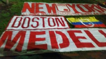 De Boston a New York y de Medellín a La Florida, así fueron apareciendo hinchas de Santa Fe en el 'banderazo' tributo al equipo rojo de Bogota,