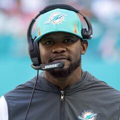 Steelers contratan a Brian Flores como asistente defensivo y coach de linebackers