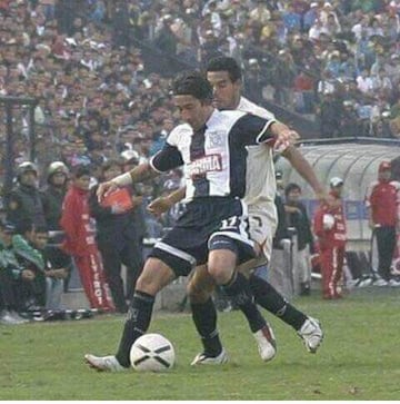 Pérez en un clásico por Alianza Lima ante Universitario. 