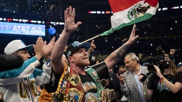 Sa&uacute;l &#039;Canelo&#039; &Aacute;lvarez festeja tras ganar una pelea de box