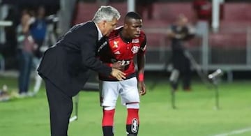 Reinaldo y Vinicius en 2017 con Flamengo.