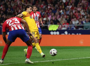 Centro de Ilkay Gündogan a Robert Lewandowski en el área y pone el pase de la muerte al delantero portugués para que anote el  pirmer tanto.