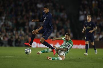 Raphaël Varane y Loren Morón.