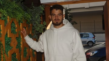 Dani Lorenzo posa para As enel Asador Iñaki.