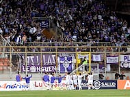 Futbol, Cobreloa vs Deportes Concepcion
Liguilla de asceso 2025.
El jugador de Deportes Concepcion Joaquin Larrivey celebra con sus compañeros su gol ante Cobreloa en el partido final Liguilla de Ascenso Caixun disputado en el estadio Zorro del Desierto Calama, Chile.
07/12/2025
Pedro Tapia/Photosport
Football, Cobreloa vs Deportes Concepcion
2025 Promotion Playoffs.
Deportes Concepcion player Joaquin Larrivey celebrates with his teammates his goal against Cobreloa in the final match of the Caixun Promotion League played at the Zorro del Desierto stadium in Calama, Chile.
07/12/2025
Pedro Tapia/Photosport