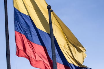 Ante la bandera de Colombia, que el equipo de José Pékerman recibió de manos del presidente Juan Manuel Santos, Colombia partió hacia el sueño del Mundial de Rusia 2018.
