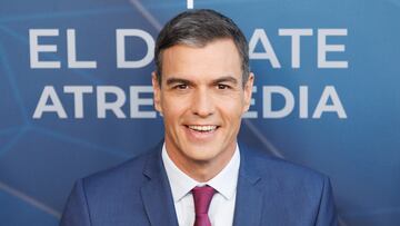 El presidente del Gobierno y candidato del PSOE a la reelección, Pedro Sánchez, a su llegada al programa 'Cara a Cara. El Debate', en Atresmedia, a 10 de julio de 2023, en Madrid (España). Este es el primer debate de la campaña electoral y el único al que Feijóo ha accedido a participar de los propuestos por Pedro Sánchez, al haber rechazado los organizados por RTVE y el Grupo Prisa. El programa se estructura en torno a cuatro bloques temáticos, cuyo orden está marcado por la actualidad informativa y el criterio periodístico. Los candidatos no pueden hacer uso de dispositivos electrónicos, como teléfonos móviles, tablets, relojes inteligentes, etc.
10 JULIO 2023
Eduardo Parra / Europa Press
10/07/2023