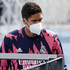 Madrid y United hablan por Varane