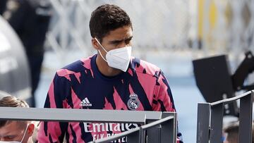 Madrid y United hablan por Varane