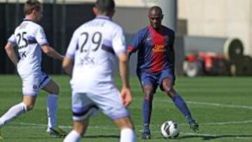 Abidal juega su primer partido