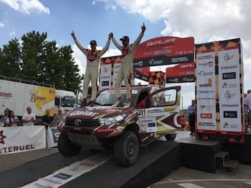 Nasser Al Attiyah en el podio de la Baja Aragón 2017.