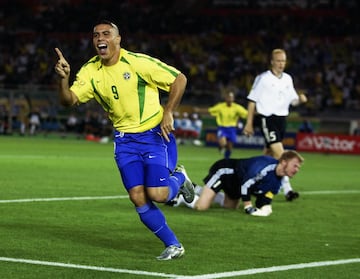 'O'Fenómeno' fue el máximo goleador de las Copas del Mundo hasta 2014, con 15 tantos. Participó activamente en tres Mundiales: Francia '98, donde fue elegido como el mejor jugador; Corea-Japón 2002, donde consiguió ocho anotaciones y ganó la Bota de Oro; y Alemania 2006.