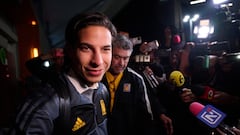 Diego Lainez a su llegada a México para reportar con los Tigres.