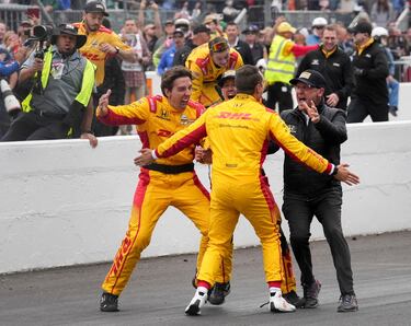 Álex Palou hace historia tras conquistar una de las carreras más importantes del automovilismo, las 500 Millas de Indianápolis.