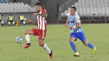 David Costas controla el bal&oacute;n durante el &uacute;ltimo partido liguero frente al M&aacute;laga.