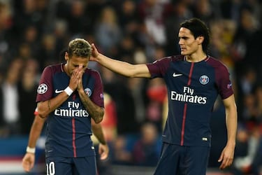 Neymar's half-hearted celebration for Cavani's goal